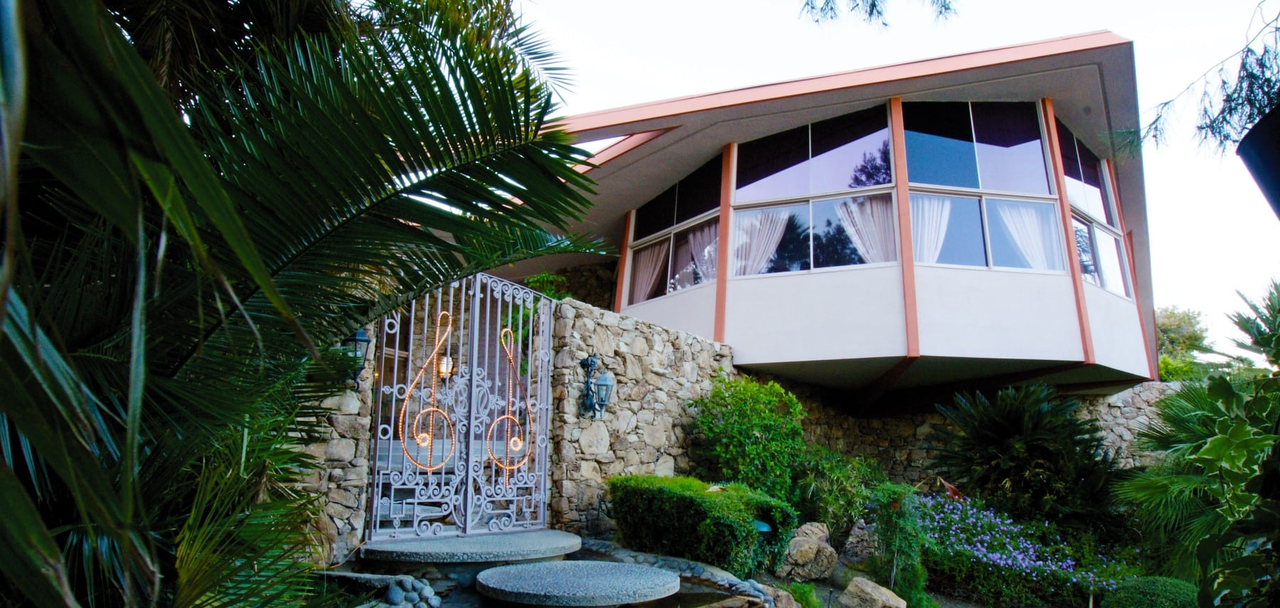 Californie-GreaterPalmSpringsCVB-Elvis-Honeymoon-Hideaway-Palm-Springs-Midcentury-Modern 1800