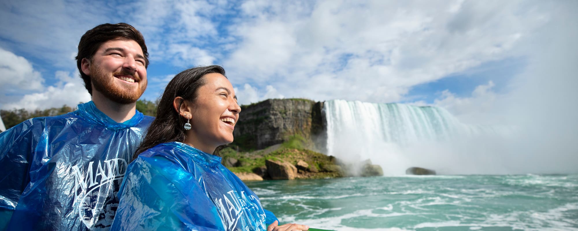 Couple on Maid of the Mist-2000x800