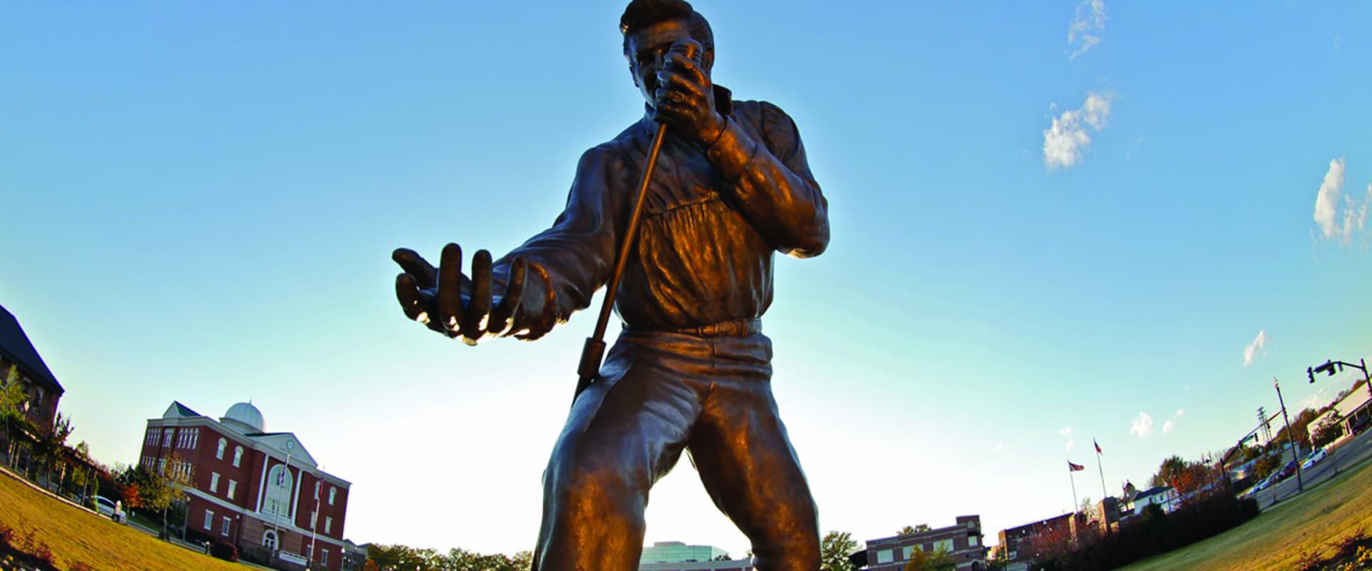 Mississippi-Tupelo-Elvis-Statue 2000 800