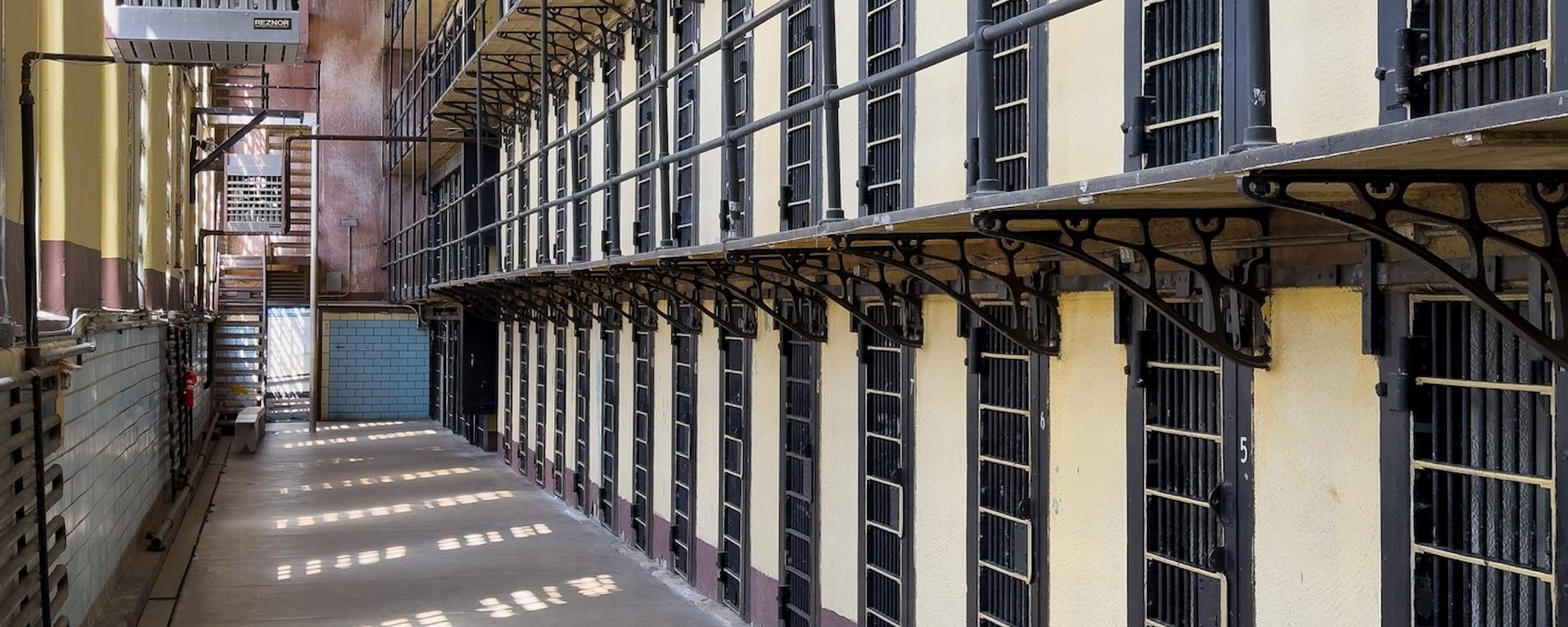 Prison-2000x800