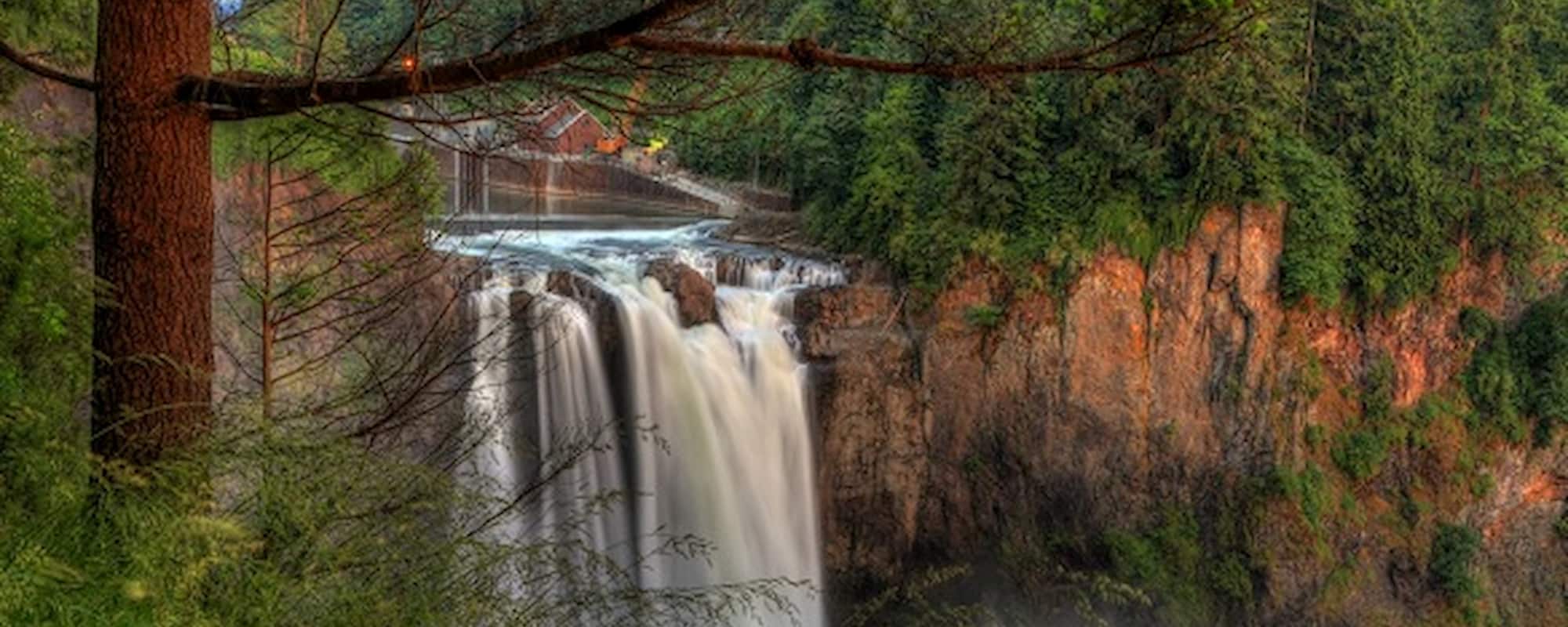 Question 7_Snoqualmie Falls ©Visit Seattle-2000x800