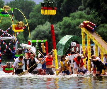 Image : Minneapolis Aquatennial / St Paul Winter Carnival