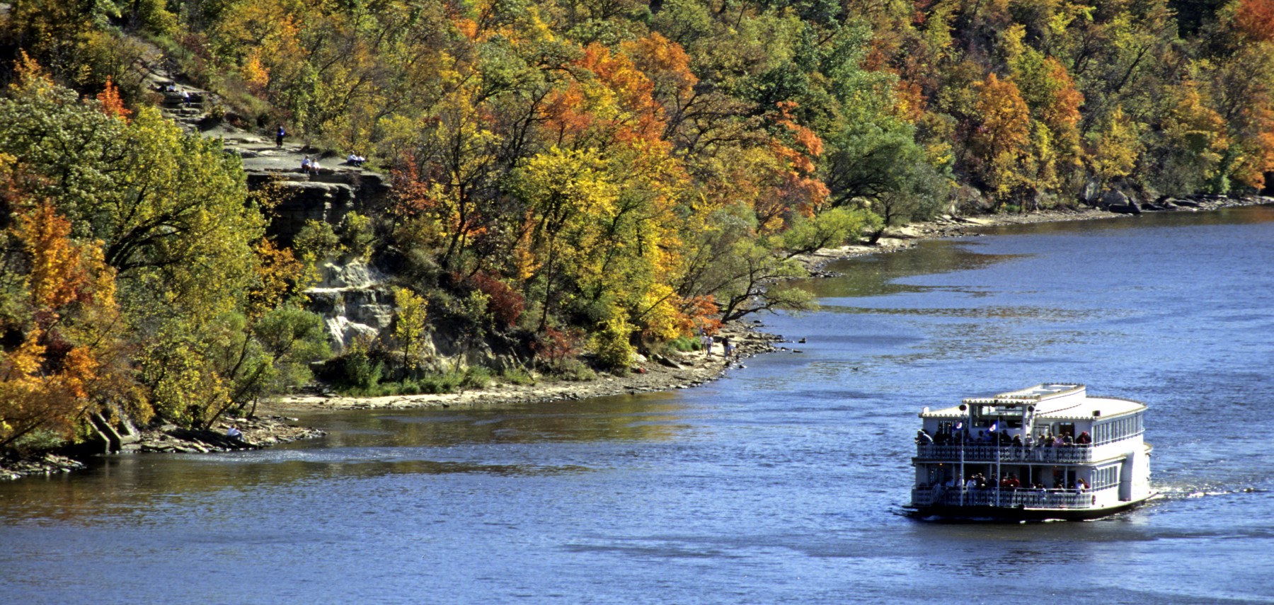 Minnesota Q3 Paddle boat on Mississippi