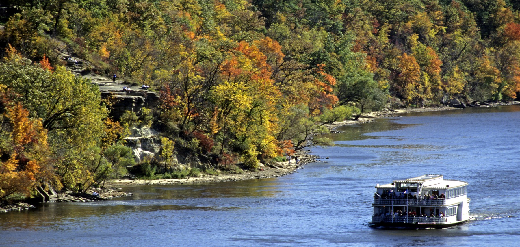Minnesota Q3 Paddle boat on Mississippi