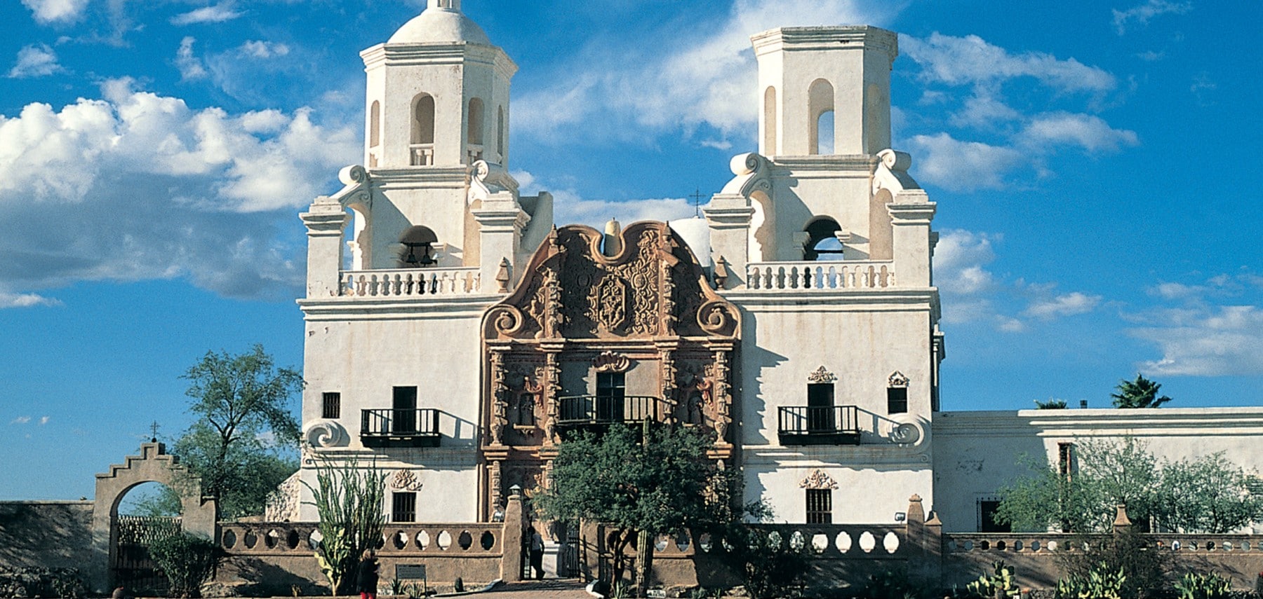 Arizona-Mission-San-Xavier-del-Bac