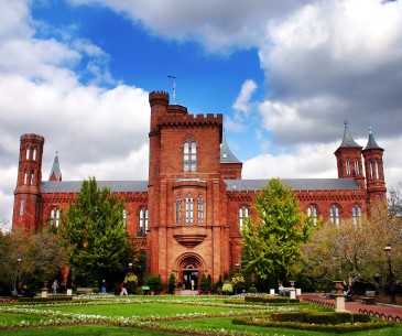 Image : Smithsonian Institution Building