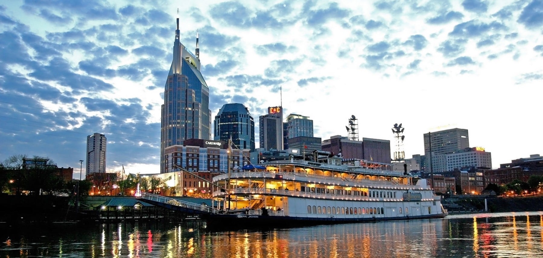 Tennessee-NashvilleCVB-Nashville-General-Jackson-Snowboat-By-Heavenly-Perspectives