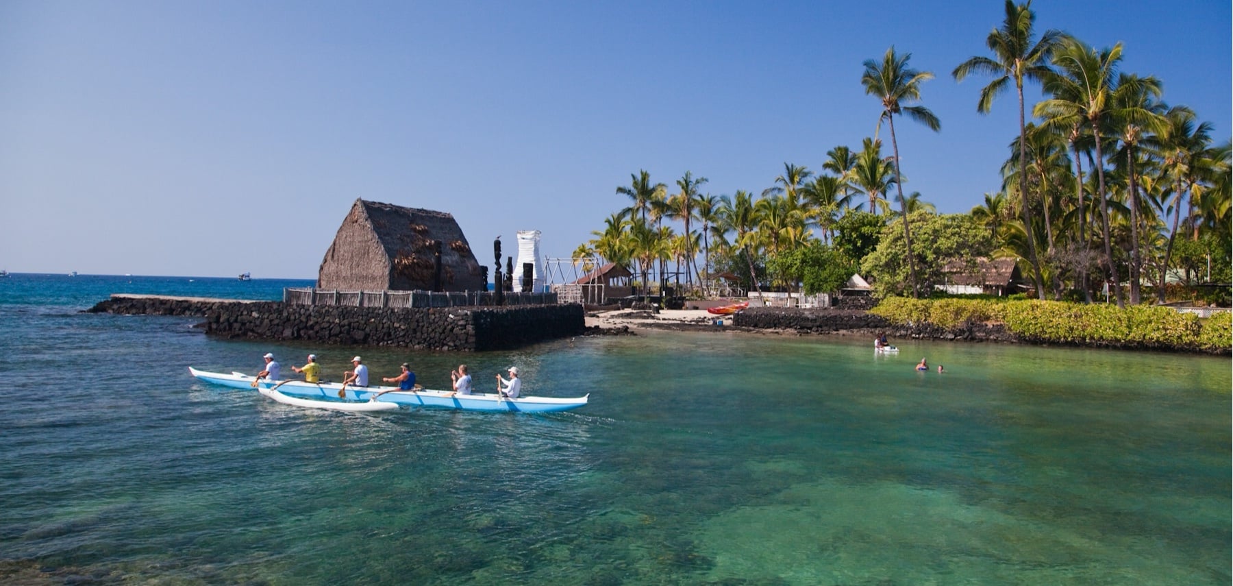 Paddlers leave Kamakahonu Beach