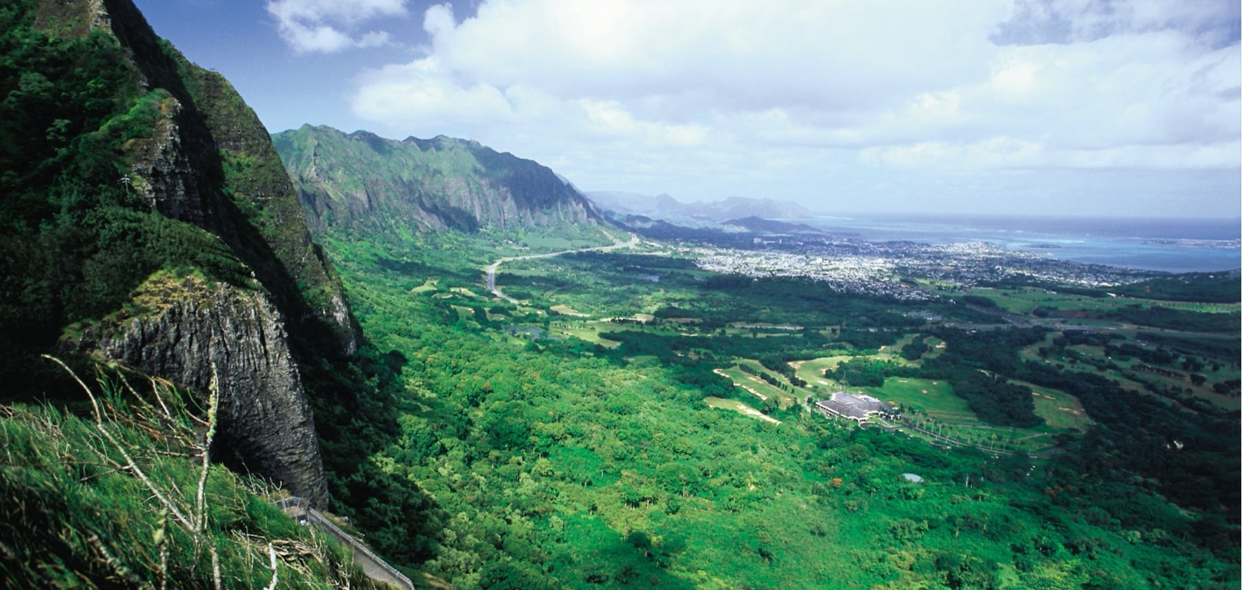 Nuuanu Pali Lookout. View of Windward Oahu.