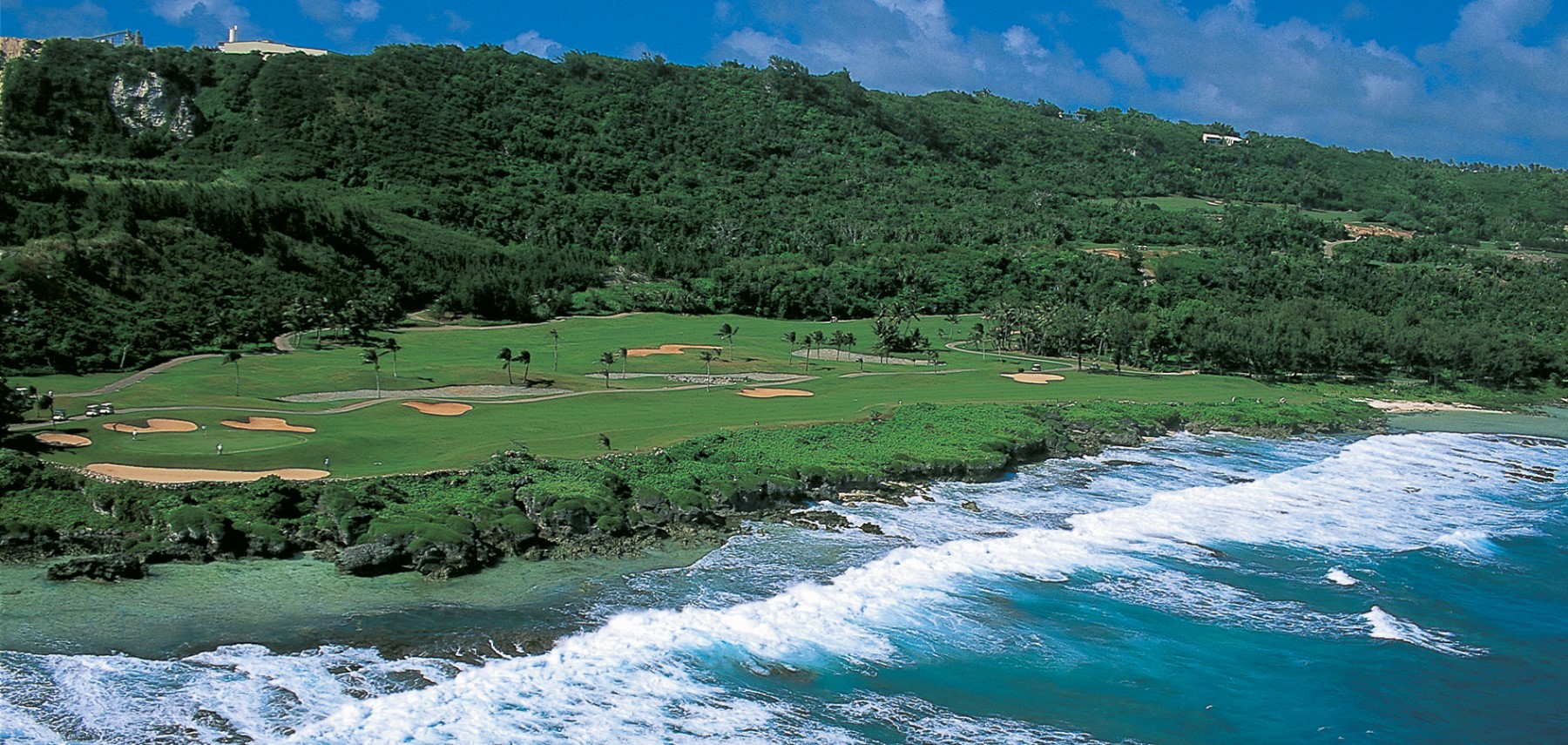 GUAM-Les-golfs