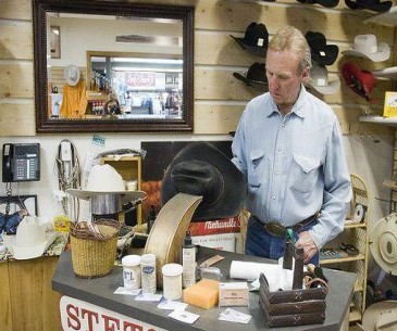 Image : Les tenues et accessoires de cowboy