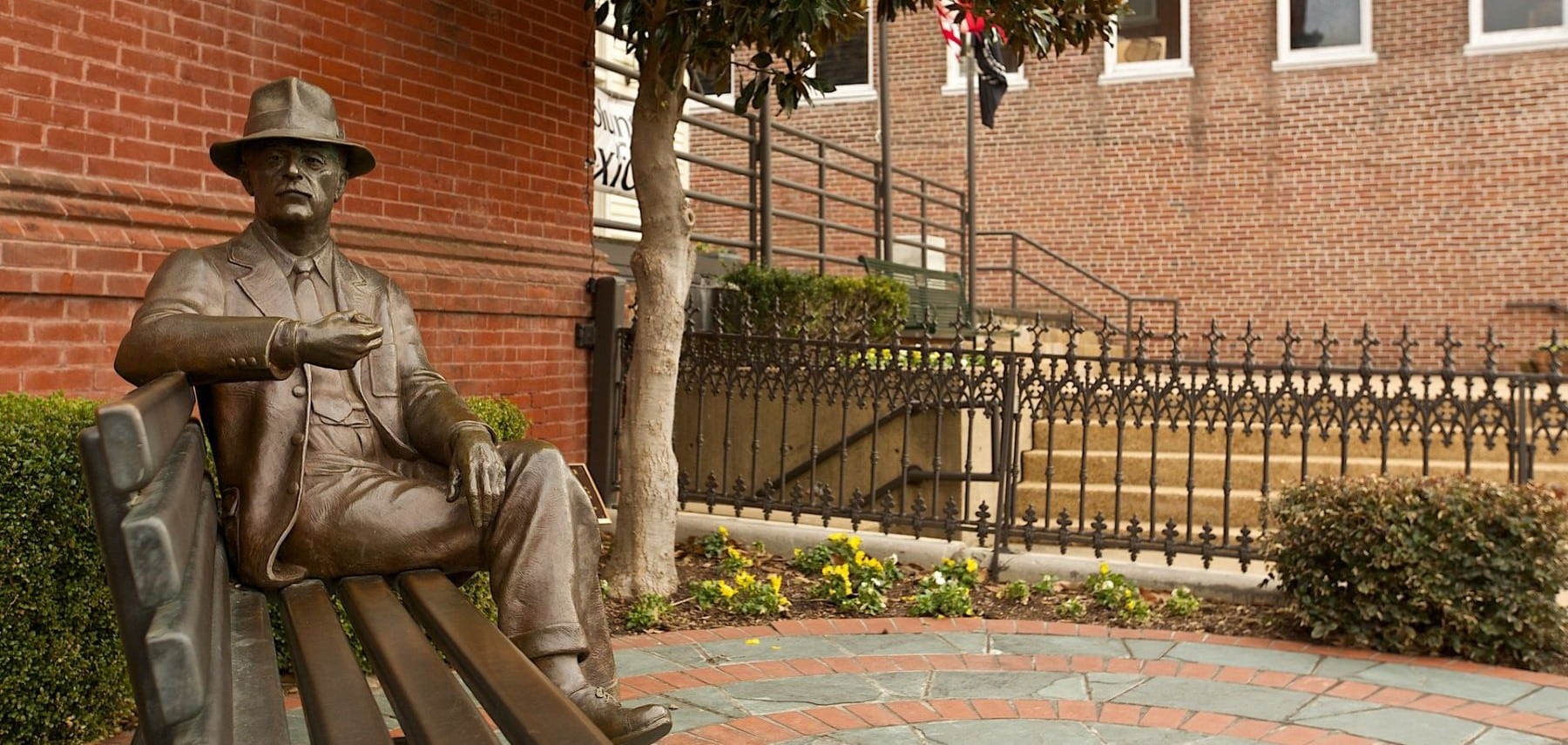 Mississippi-Oxford-Faulkner-Statue-Oxford