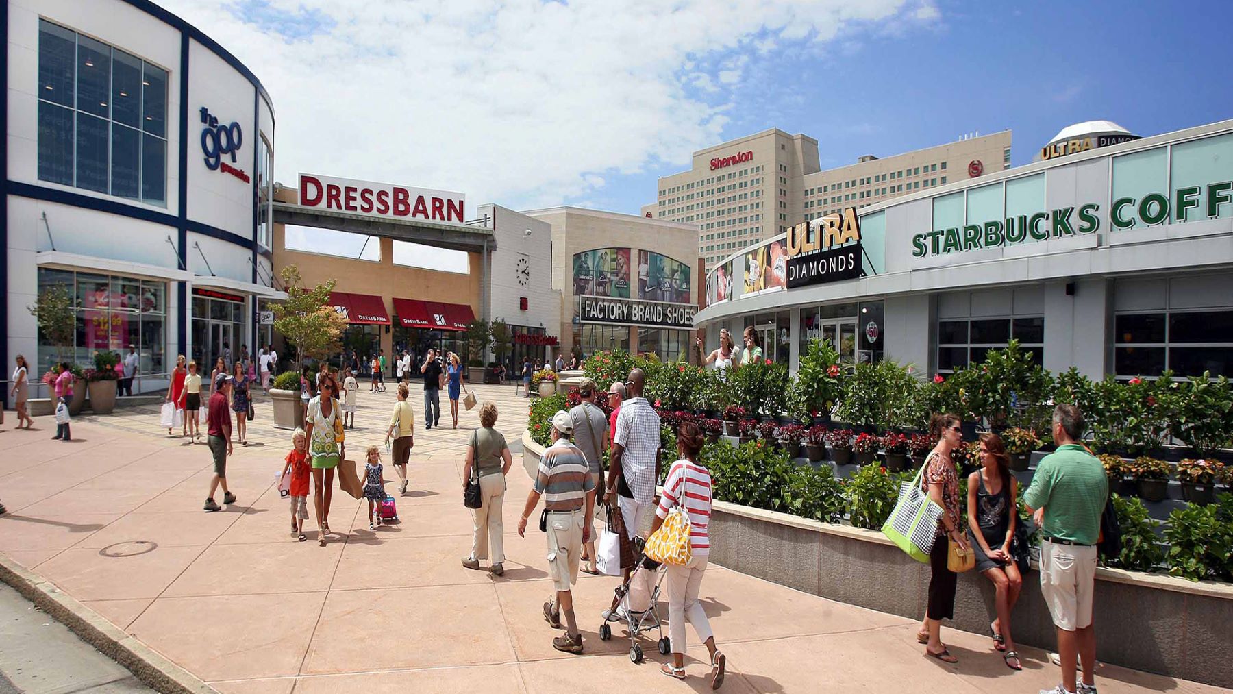 Tanger Outlets, the Walk 1800
