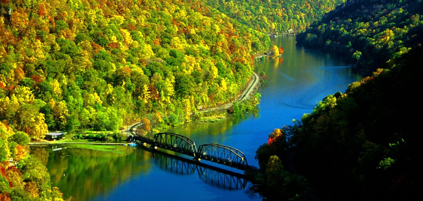Virginie-Occidentale-WVTourism-Hawks-Nest-Overlook-fall-SJS 1800