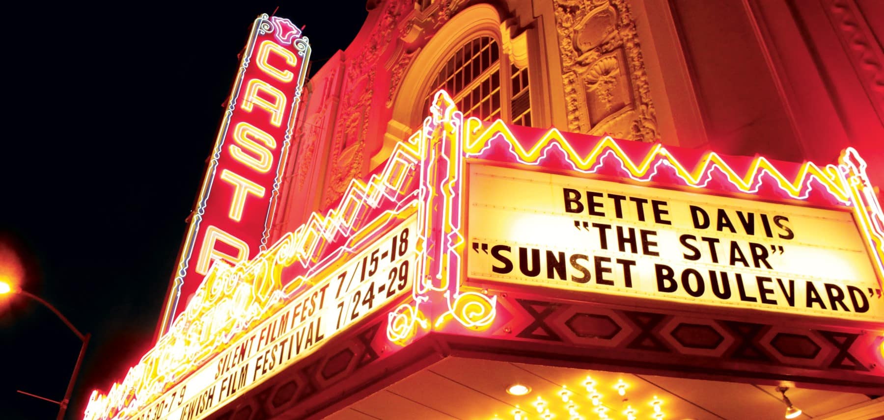 SFO The vibrant lights of the Castro Theatre (©San Francisco Travel) 1800