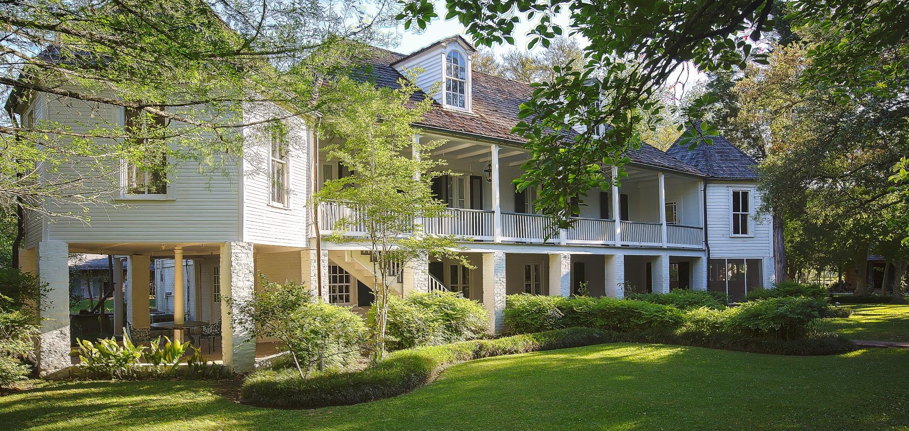 MelrosePlantation_House_Grounds (1800x855)