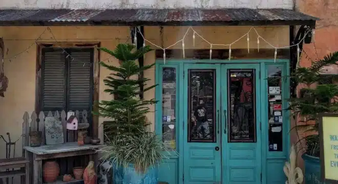 Image : Antique and Boutique Shopping in MidCity