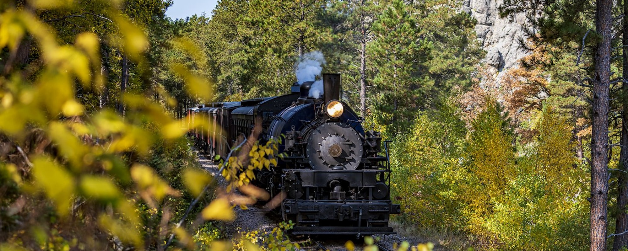 1880 train-12000x800
