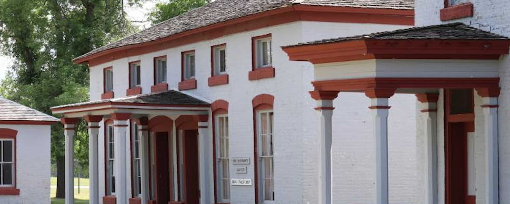 Fort totten 2000x800
